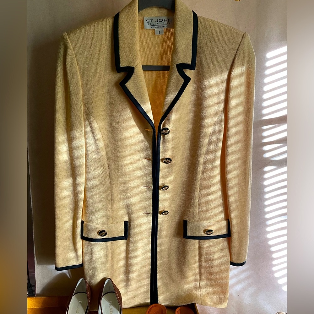 ST. JOHN KNIT BLAZER